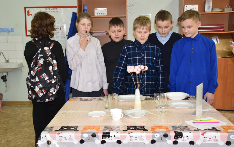 Квест-игра "А ну-ка девочки".